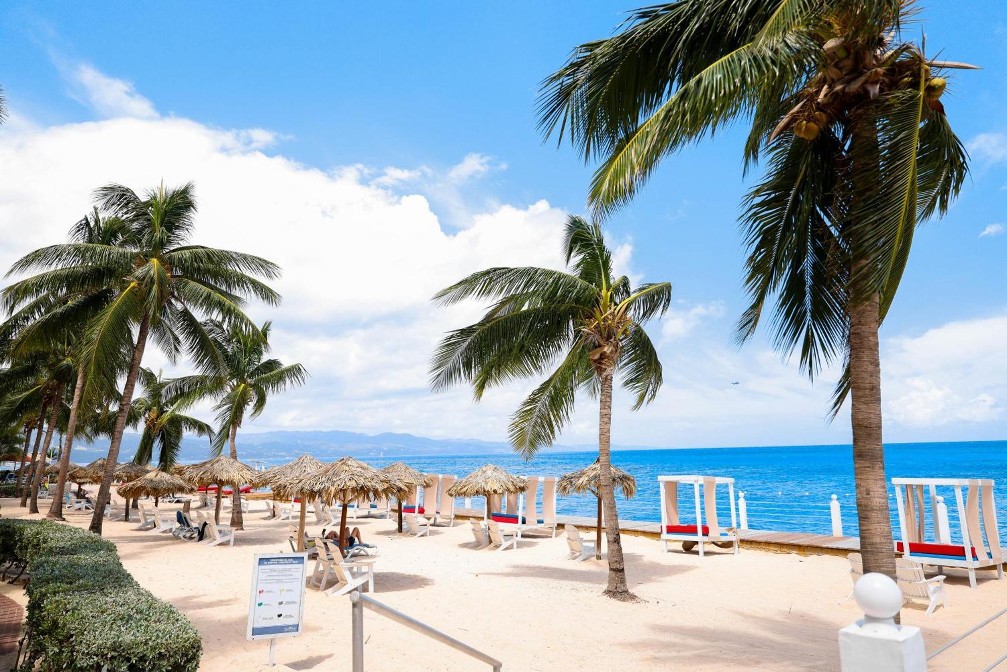 Grand Decameron Montego Beach, A Trademark All-Inclusive Resort Монтего-Бей Екстер'єр фото