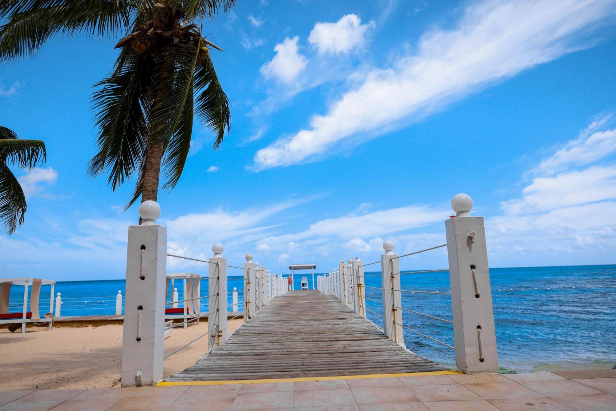 Grand Decameron Montego Beach, A Trademark All-Inclusive Resort Монтего-Бей Екстер'єр фото