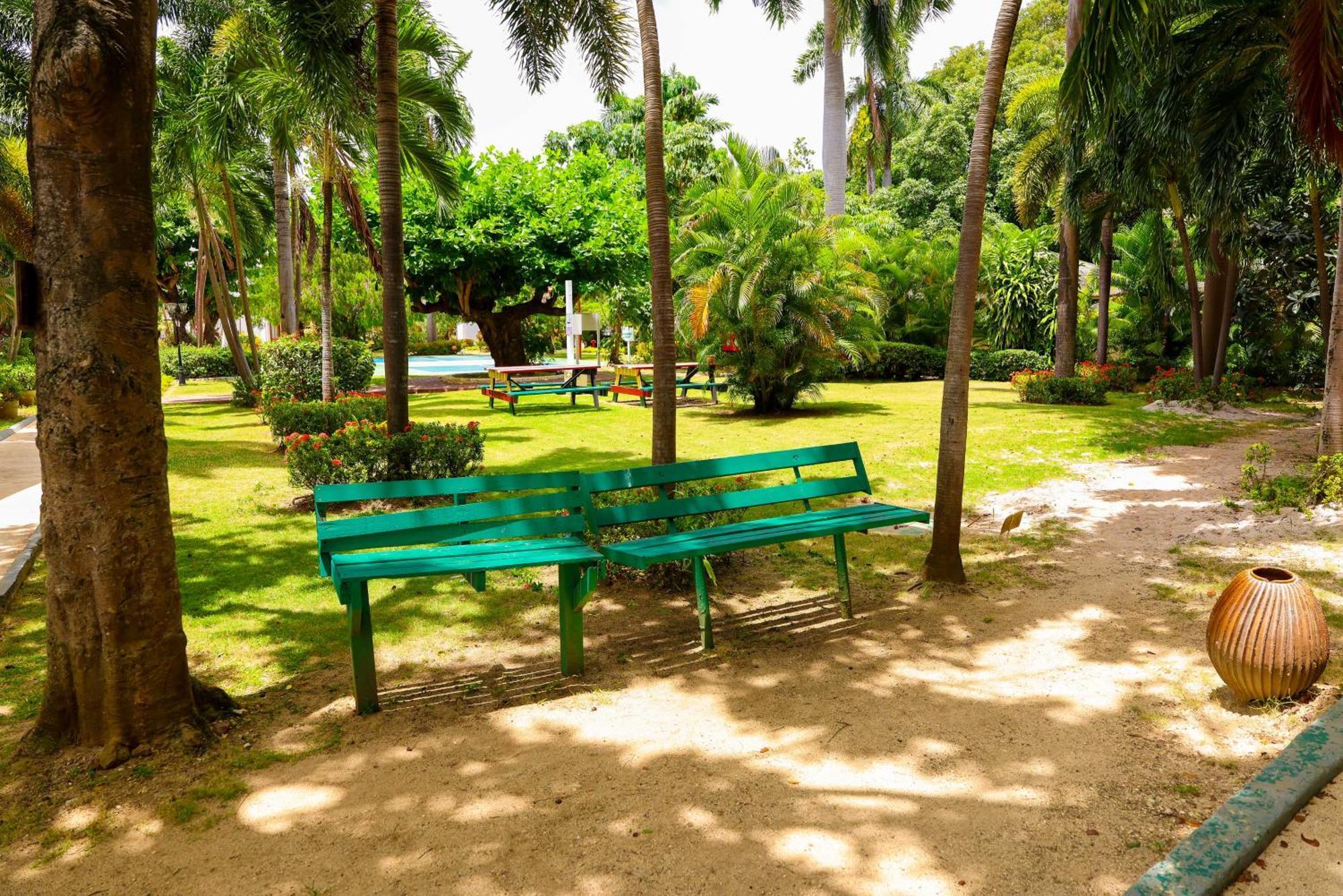 Grand Decameron Montego Beach, A Trademark All-Inclusive Resort Монтего-Бей Екстер'єр фото
