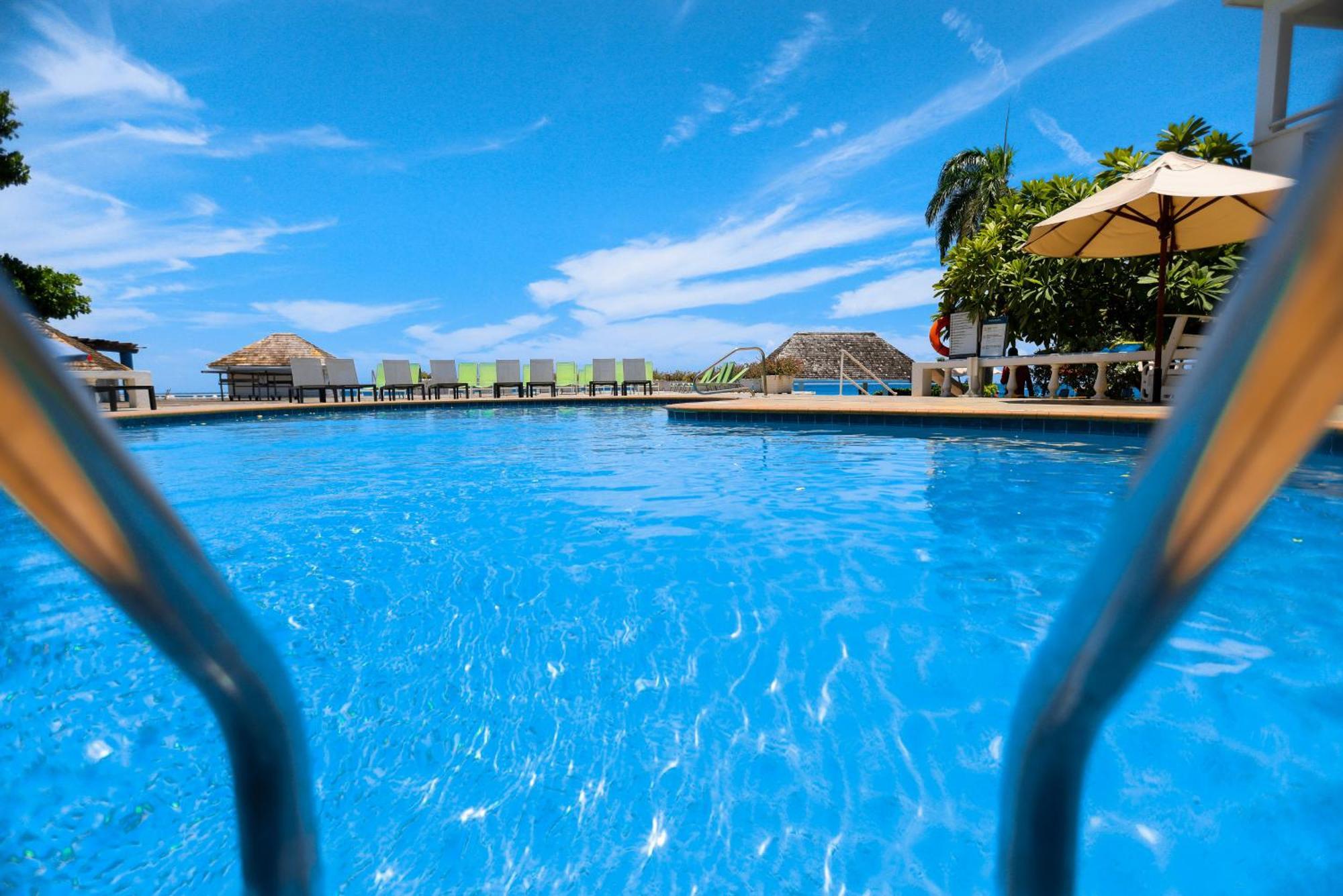 Grand Decameron Montego Beach, A Trademark All-Inclusive Resort Монтего-Бей Екстер'єр фото