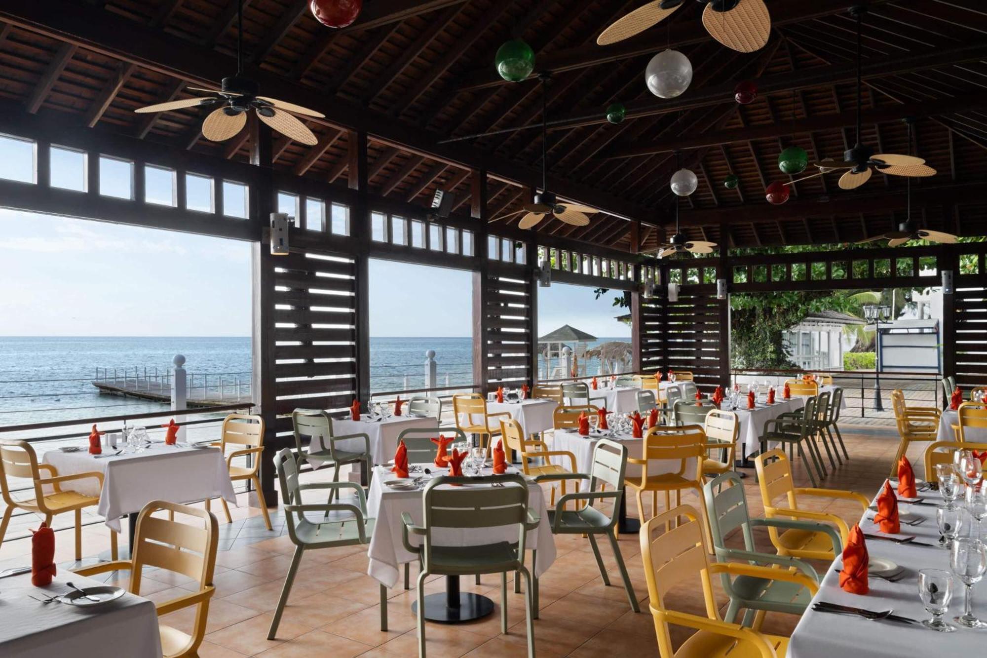 Grand Decameron Montego Beach, A Trademark All-Inclusive Resort Монтего-Бей Екстер'єр фото