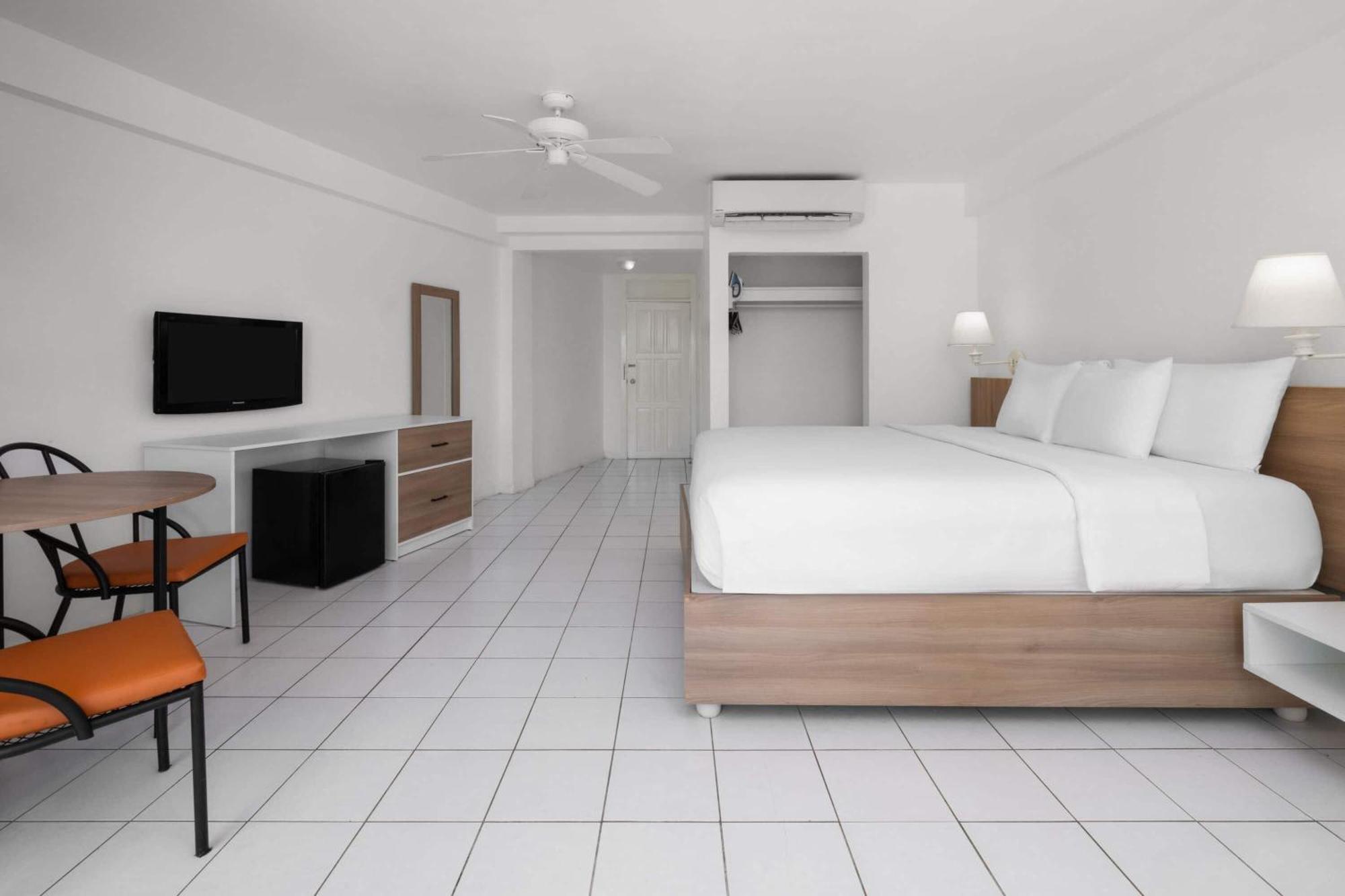 Grand Decameron Montego Beach, A Trademark All-Inclusive Resort Монтего-Бей Екстер'єр фото