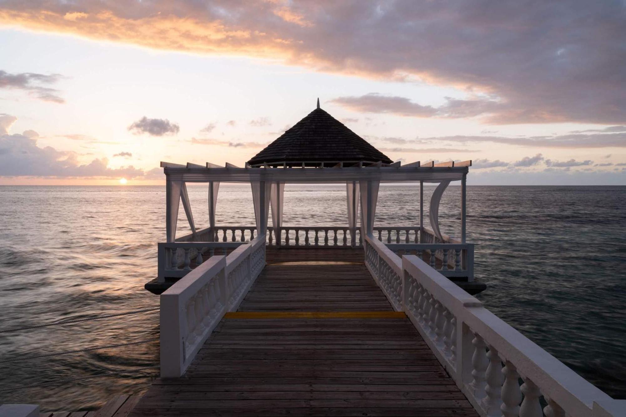Grand Decameron Montego Beach, A Trademark All-Inclusive Resort Монтего-Бей Екстер'єр фото