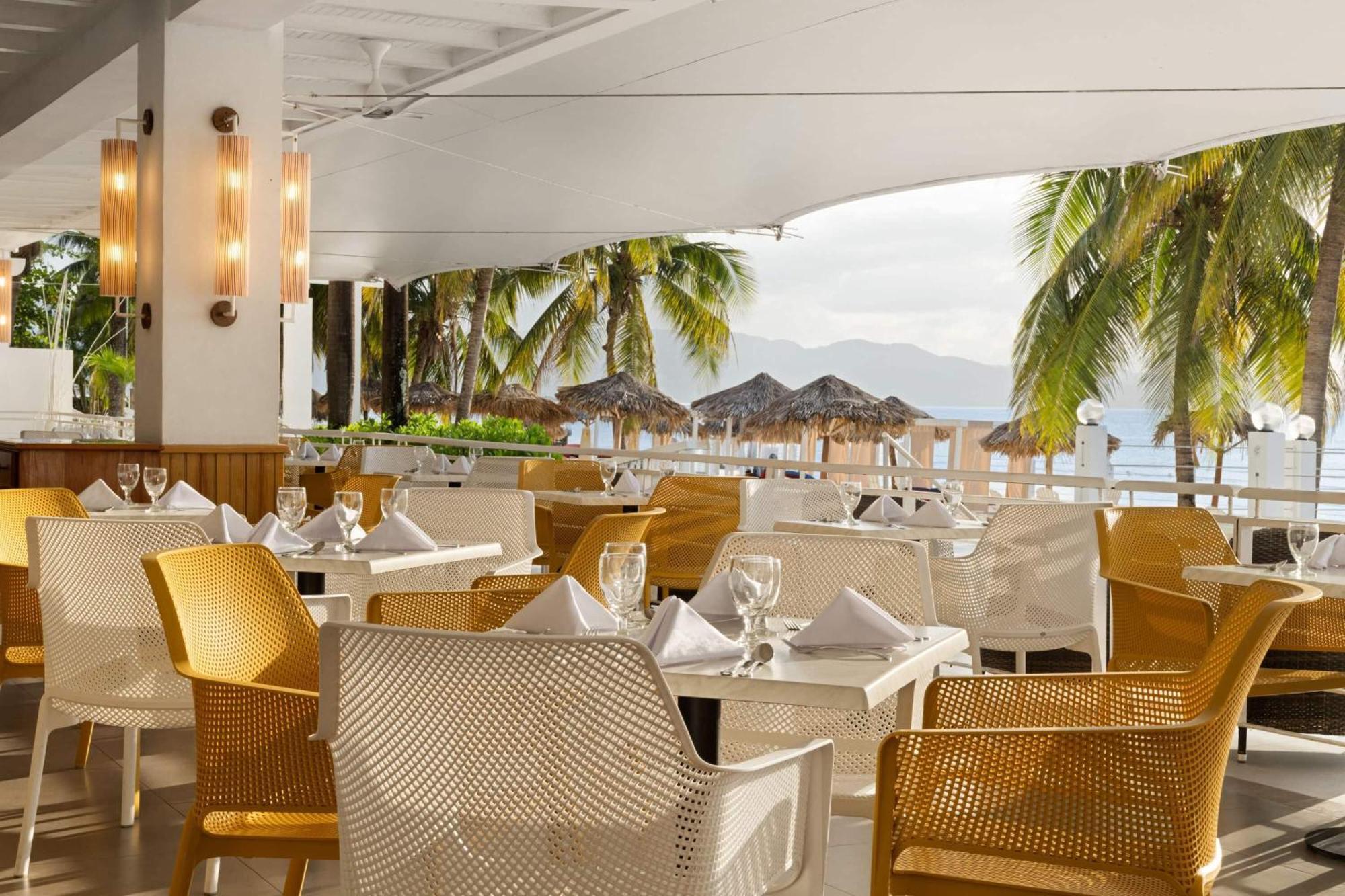 Grand Decameron Montego Beach, A Trademark All-Inclusive Resort Монтего-Бей Екстер'єр фото